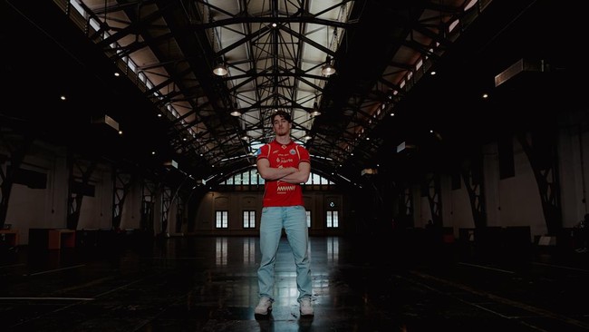 Pemain naturalisasi Indonesia Mauro Zijlstra resmi jadi pemain baru Persija Jakarta, Rabu (4/2). Ia langsung teken kontrak 2,5 musim.