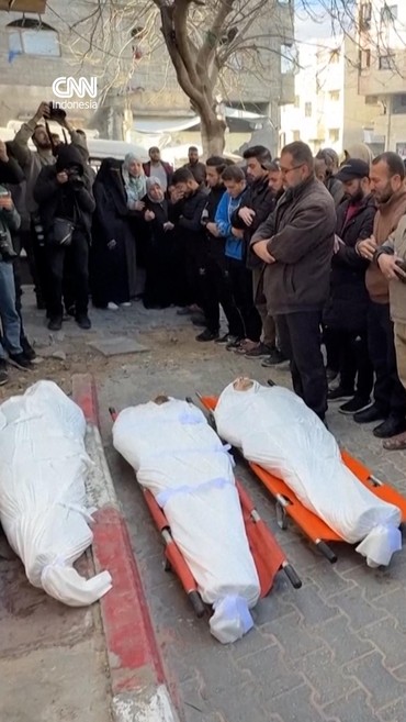 Warga Gaza Gelar Pemakaman Korban Serangan Baru Israel saat Gencatan