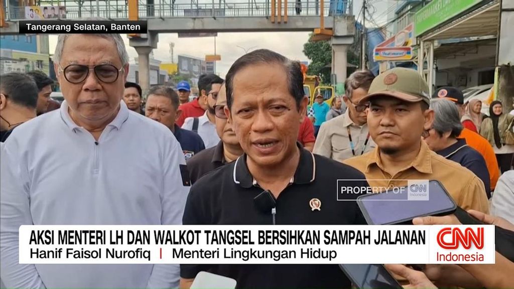 VIDEO: Aksi Menteri LH dan Walkot Tangsel Bersihkan Sampah Jalanan
