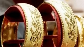 Demam Warga Hong Kong Berburu Emas Jelang Tahun Baru Imlek