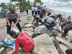 Disentil Prabowo soal Sampah, Tim Gabungan Serbu Pantai di Jembrana
