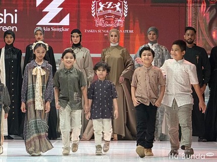 Tingkah Lucu Adam Anak Shireen Sungkar dan Teuku Wisnu saat Jadi Model di Fashion Show Sang Bunda