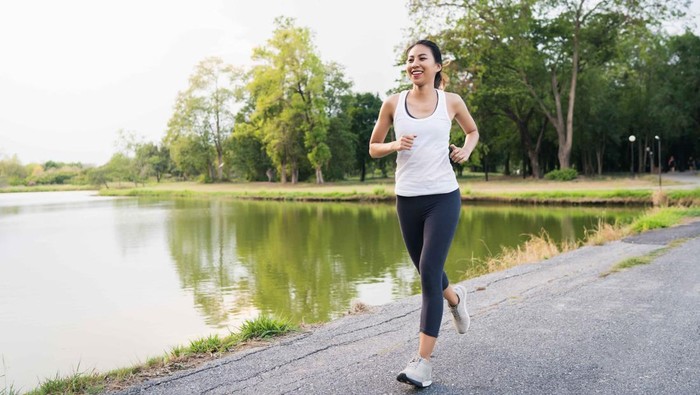 5 Trik Jalan Kaki yang Bikin Badan Ramping Tanpa Harus ke Gym Menurut Ahli