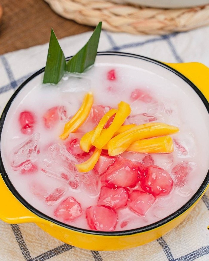 Tub Tim Grob dalah dessert yang sempurna untuk menyegarkan diri setelah makan makanan pedas Thailand. Dessert ini terdiri dari potongan chestnut air yang dipotong dadu, dibalut dengan tepung tapioka, lalu direbus hingga matang.