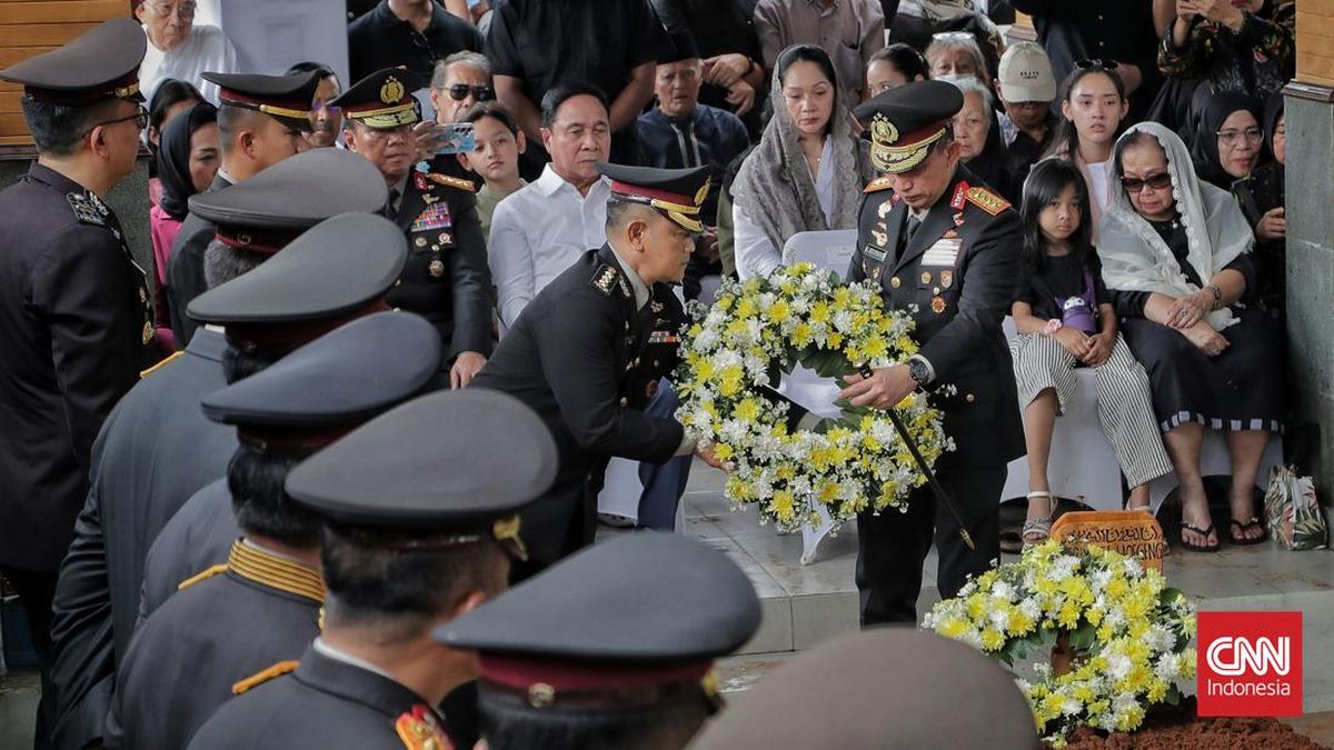 Kapolri Hadiri Pemakaman Eyang Meri, Kenang Pesan untuk Bhayangkara