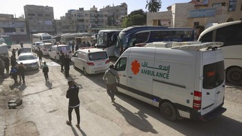 FOTO: Perbatasan Rafah Dibuka, Puluhan Warga Gaza Berobat ke Mesir