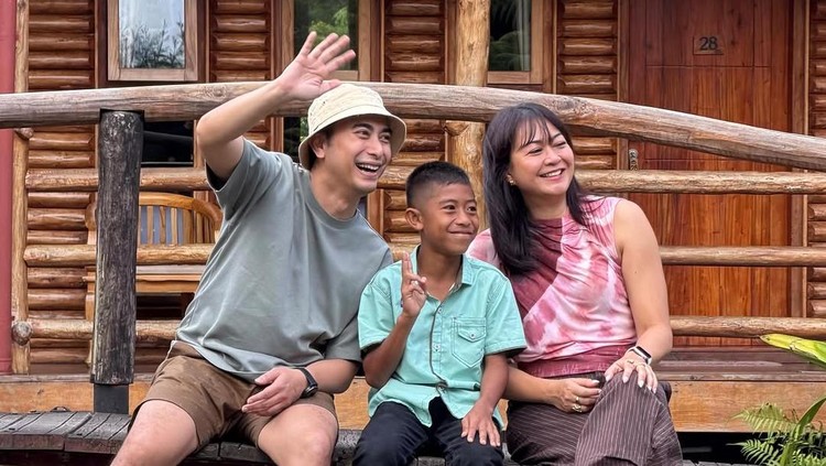 Winky Wiryawan dan Istri Bertemu Anak Asuh