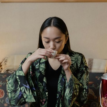 5 Minuman Dikonsumsi di Pagi Hari yang Bantu Hancurkan Lemak Perut Menurut Ahli