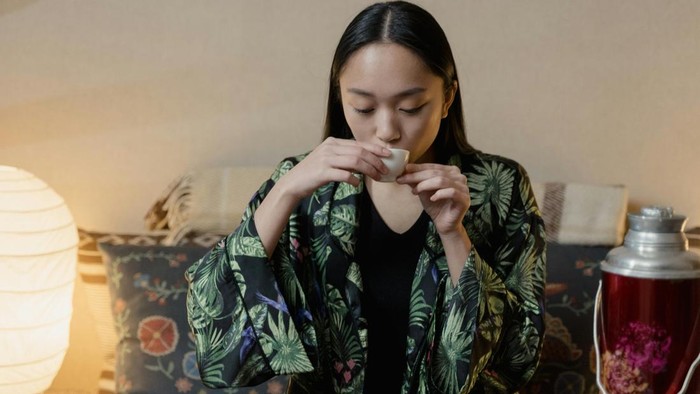 5 Minuman Dikonsumsi di Pagi Hari yang Bantu Hancurkan Lemak Perut Menurut Ahli