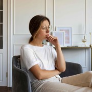 5 Alasan Orang Cerdas Cenderung Merasa Kurang Pintar dan Suka Meremehkan Diri Sendiri Menurut Psikologi