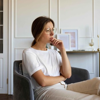 5 Alasan Orang Cerdas Cenderung Merasa Kurang Pintar dan Suka Meremehkan Diri Sendiri Menurut Psikologi