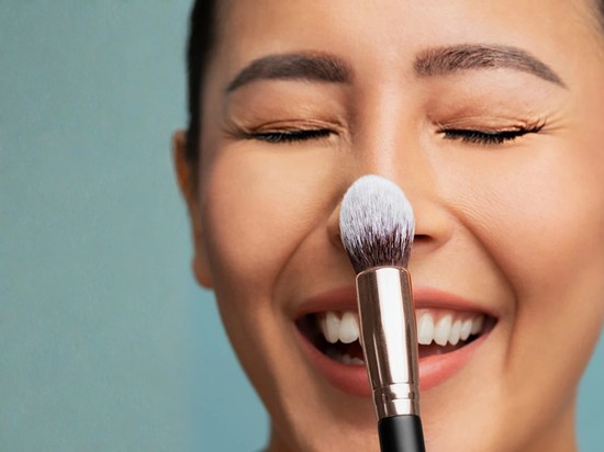 Make Up Cepat Luntur dan Nggak Nempel Maksimal? Coba Cek Brush yang Kamu Pakai