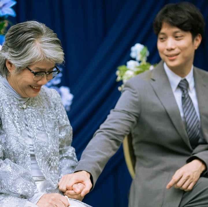 <p>Tak hanya itu, mengingat Dikta merupakan idola banyak perempuan, kolom komentar juga dipenuhi dengan guyonan. &ldquo;Selamat ulang tahun ibu mertua,&rdquo; tulis akun <em>@dewilarastaiii****.</em> &ldquo;Mama mertua selamat tambah umur semoga kita di pertemukan dengan cepat ya,&rdquo; tulis akun <em>@bundanyaath****.&nbsp;</em>(Foto: Instagram @dikta)</p>