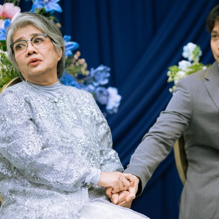 <p>Pria berusia 40 tahun ini pun memanggil sang ibu dengan sebutan yang cukup unik. &ldquo;Selamat ulang tahun gadis belia nan ninja.. kak endwaanngg prawwtiwiiiiiiii,&rdquo; tulis Dikta, dikutip dari laman Instagram <em>@dikta,</em> Kamis (5/2/2026).&nbsp;(Foto: Instagram @dikta)</p>