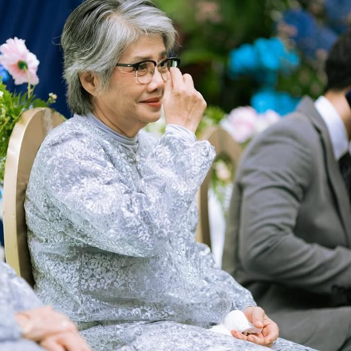 <p>Melalui unggahan terbaru di akun Instagram pribadinya, Dikta menyampaikan ucapan ulang tahun untuk ibunda tercinta. Unggahan tersebut dilengkapi dengan kata-kata manis yang sukses membuat warganet <em>baper</em>.&nbsp;(Foto: Instagram @dikta)</p>