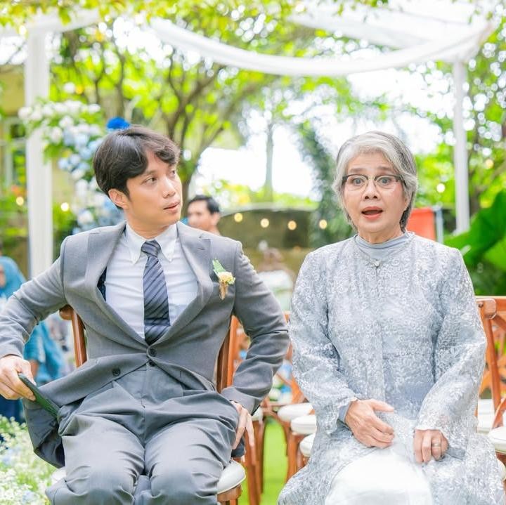 <p>Bunda tentu sudah tak asing dengan Pradikta Wicaksono atau yang akrab disapa Dikta. Baru-baru ini, sang penyanyi kembali mencuri perhatian publik setelah membagikan momen bersama ibunda. (Foto: Instagram @dikta)</p>