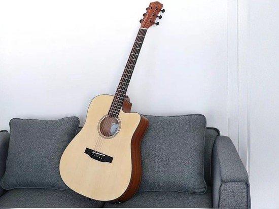 Wajib Punya! Donner DAG-1CE Gitar Akustik yang Bikin Main Makin Seru Andalan Banyak Orang!