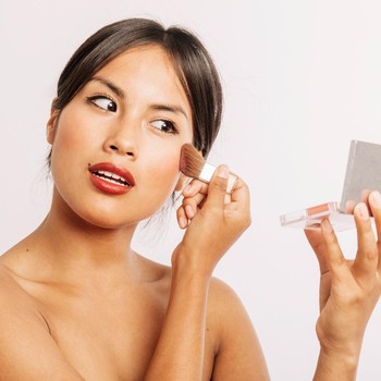 5 Warna Blush On untuk Kulit Sawo Matang Agar Tampil Fresh Seharian