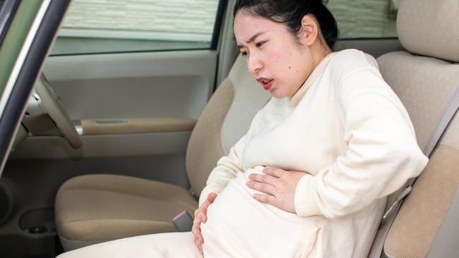 Nyaris Tenggelam Bersama Mobilnya, Ibu Hamil Ini Melahirkan Beberapa Jam Kemudian