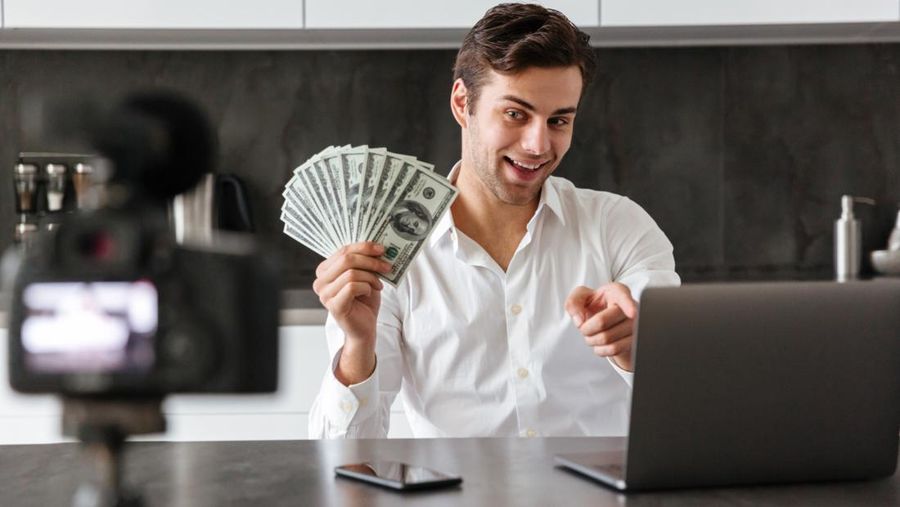 Pengelolaan keuangan yang disiplin menjadi kunci kesuksesan karier freelance jangka panjang