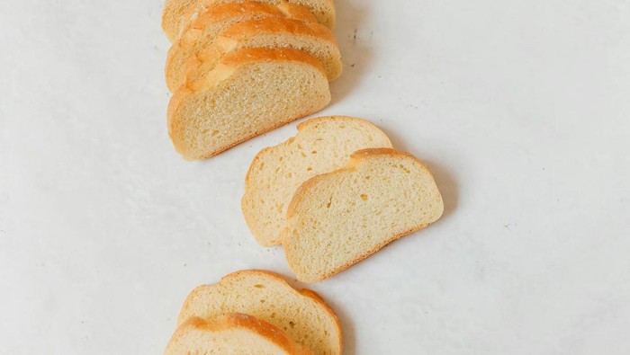 3 Alasan Kenapa Sebaiknya Kamu Tidak Makan Roti Putih Setiap Hari