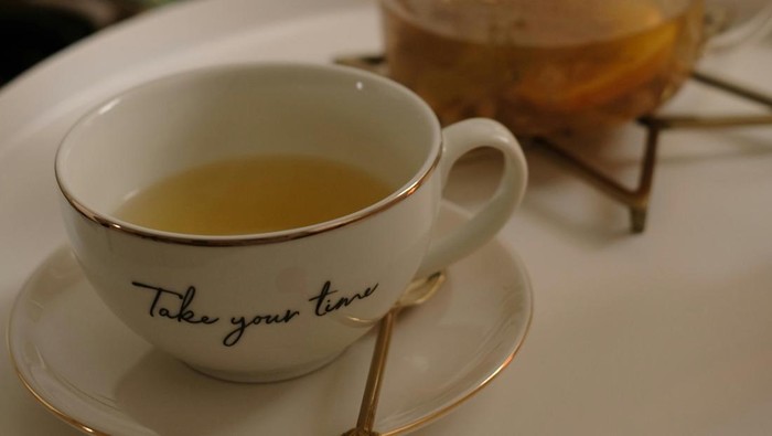 Jeera water. Air jeera membantu detoksifikasi tubuh, meningkatkan metabolisme, membantu melancarkan pencernaan