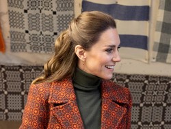 Gaya Kate Middleton Pakai Statement Coat, Tersirat Makna Personal