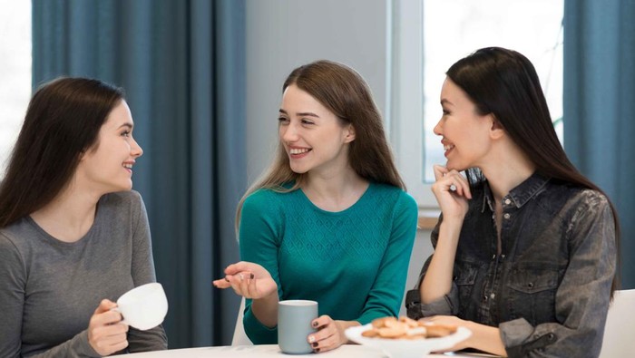 5 Kebiasaan Orang dengan Kecerdasan Emosional Tinggi saat Mengobrol