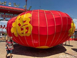 2 Lampion Raksasa Setinggi 4,4 Meter Siap Meriahkan Imlek di Kubu Raya
