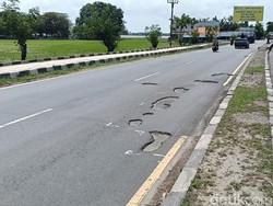 Lubang Menganga di Jalan Pantura Timbulkan Kekhawatiran Warga