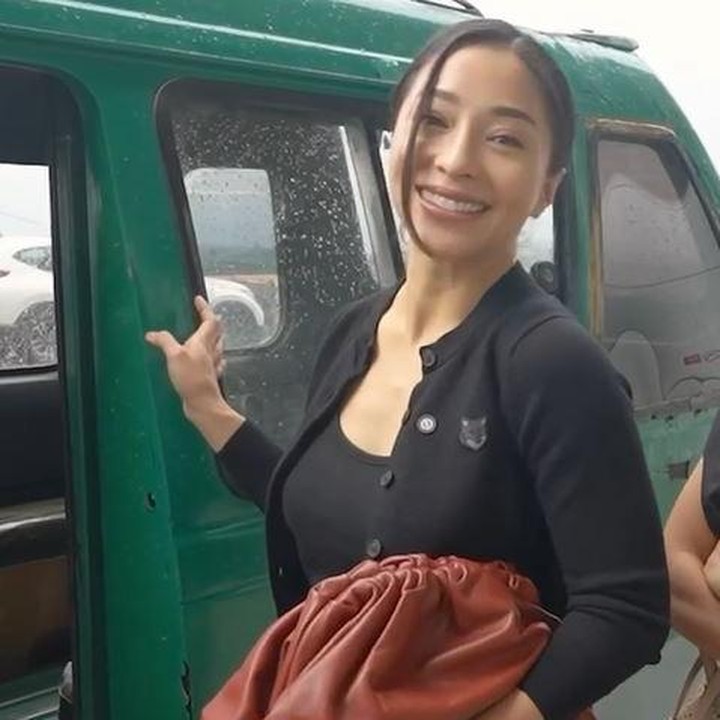 <p>Artis Nikita Willy belum lama ini mencuri perhatian publik. Bunda dua anak ini membagikan aktivitas yang tak biasa, yakni naik angkot untuk berburu kuliner di Bandung. (Foto: Instagram @nikitawillyofficial94)</p>