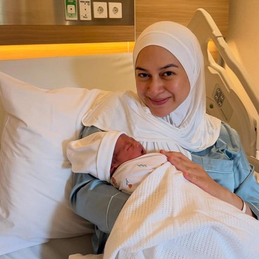 Kebahagiaan Nina Zatulini Melahirkan Anak Keempat