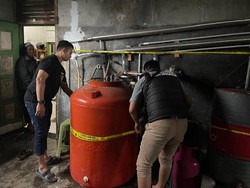 Polisi Gerebek Rumah Produksi Arak di Bengkulu, Pemilik Diamankan