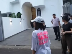 7 Potret Rumah Elsa Japasal Konsep Minimalis & Modern Pakai Aksen Arch yang Estetik