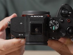 Review Sony A7 V: Kamera Hybrid Serbabisa untuk Foto dan Video