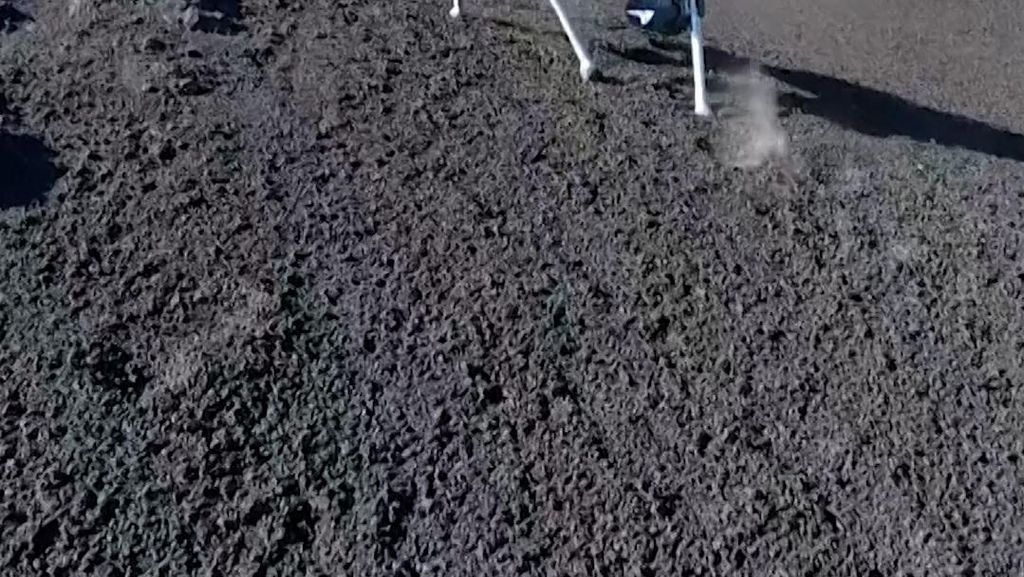 Robot Anjing Diuji di Gunung Etna, Bisa Cium Gas dan Prediksi Letusan