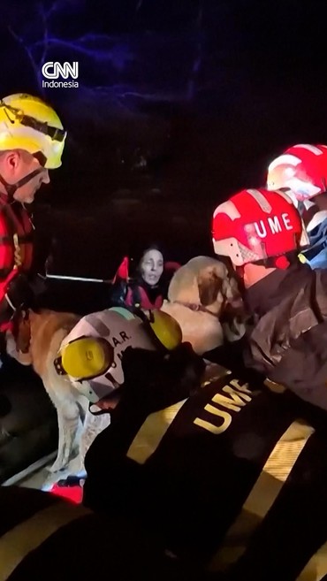 Momen Evakuasi Warga dan Hewan Terjebak Banjir Badai Leo di Spanyol