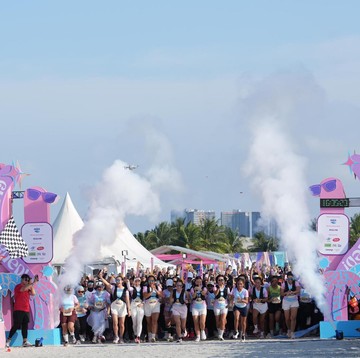WMN Sunsweat Party Hadirkan Women's Sunset Beach Run Pertama di Indonesia, Yuk Intip Keseruannya!
