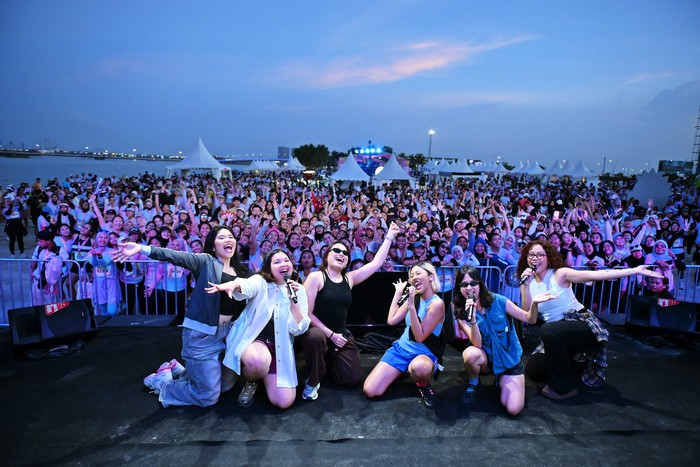 WMN Sunsweat Party Hadirkan Women's Sunset Beach Run Pertama di Indonesia, Yuk Intip Keseruannya!