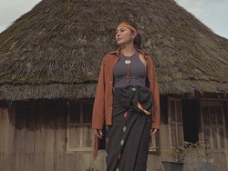 Gaya Wulan Guritno di NTT, Tampil Tradisional nan Stylish Pakai Kain Songke