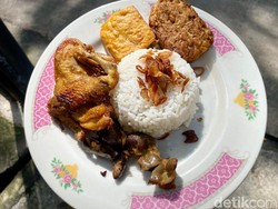 Aduh Sedapnye! Nasi Uduk Suka Hati Sejak 1970 dengan Ayam Goreng Kalasan