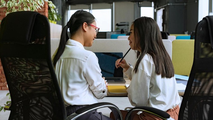 “Aku butuh bantuan”. Meminta pertolongan membuktikan seseorang menerima apa yang dia tidak tahu atau tidak bisa.