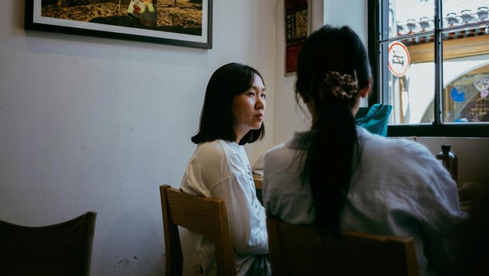 “Aku tidak tahu. Kalau menurutmu, bagaimana?