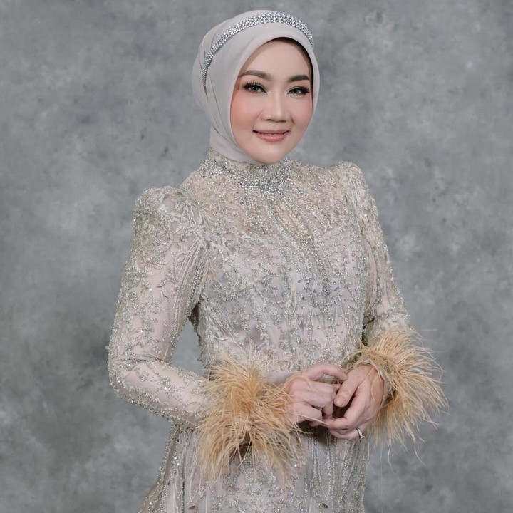 <p>Anggota Dewan Perwakilan Rakyat (DPR) Komisi VIII, Atalia Praratya, sukses bikin pangling dengan penampilan terbarunya di acara Fashion Show Heritage Wedding Bride 2026. Dalam acara ini, Atalia tampil anggun mengenakan gaun pengantin. (Foto: Instagram @ataliapr)</p>
