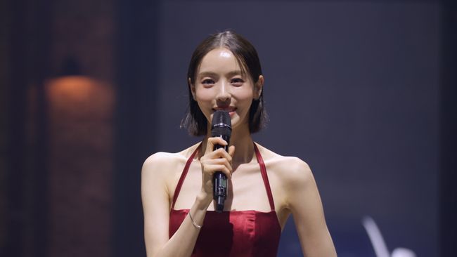 Lee Da Hee Jadi Host Survival Show Baking Pertama di Korea