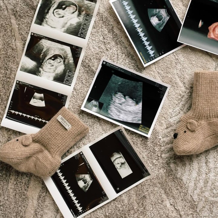 <p>Perempuan 30 tahun ini juga mengungkap bahwa tahun ini sangat istimewa bagi keluarganya. Ia menyebut mereka akan merayakan berbagai momen bersama calon bayinya. &ldquo;Tahun ini sangat istimewa bagi kami, karena kami merayakan bersama sebagai bertiga, dengan si kecil kami dalam perjalanan. Membawa Berkah,&rdquo; tulis Chelsea.&nbsp;(Foto: Instagram @chelseaislan)</p>