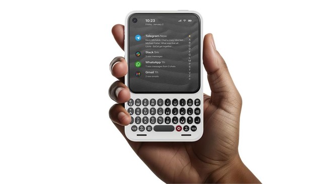 Clicks Communicator, Hp bergaya BlackBerry tapi dengan sistem operasi Android, mulai mendapat sorotan. Simak spesifikasi dan harganya.