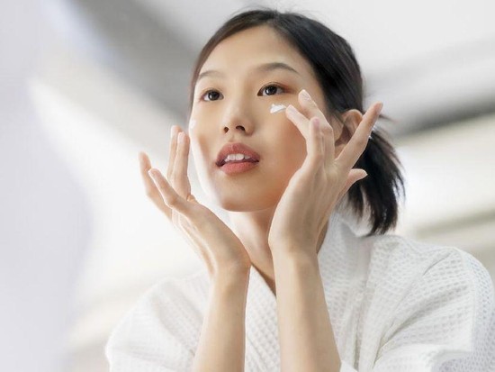 Kurang Tidur Saat Puasa Bikin Mata Panda? Pilihan Eye Cream Ini Jadi Solusinya