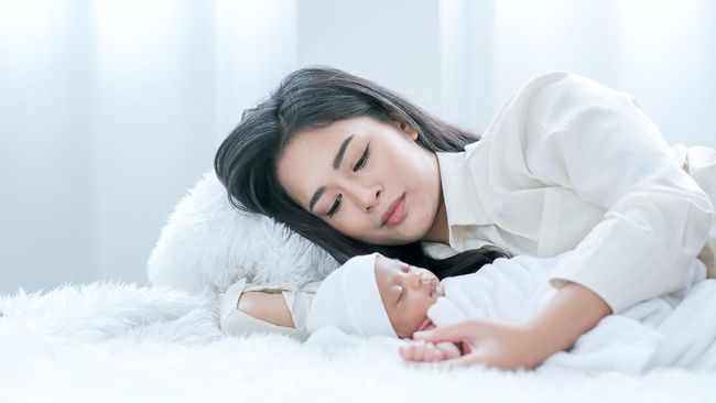5 Posisi Tidur yang Nyaman Usai Melahirkan agar Tubuh Bunda Cepat Pulih