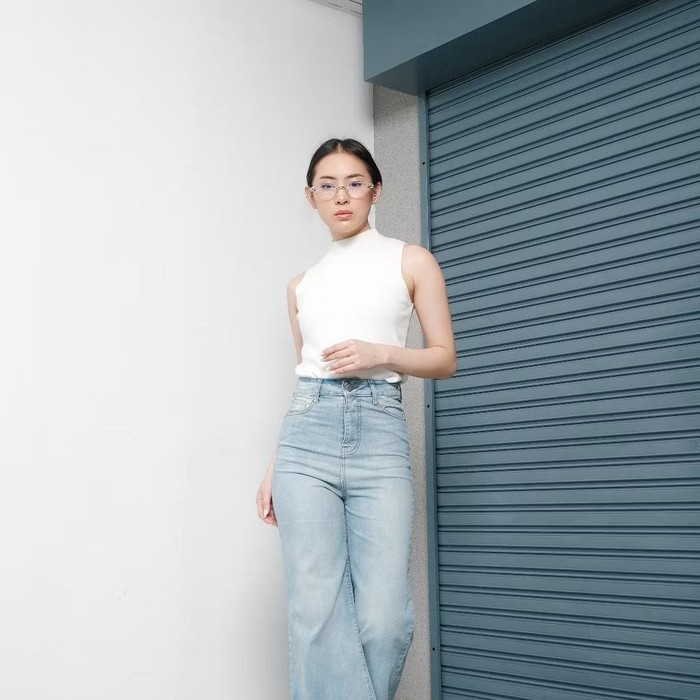 Ide gaya casual untuk ngantor ala Cut Rizki